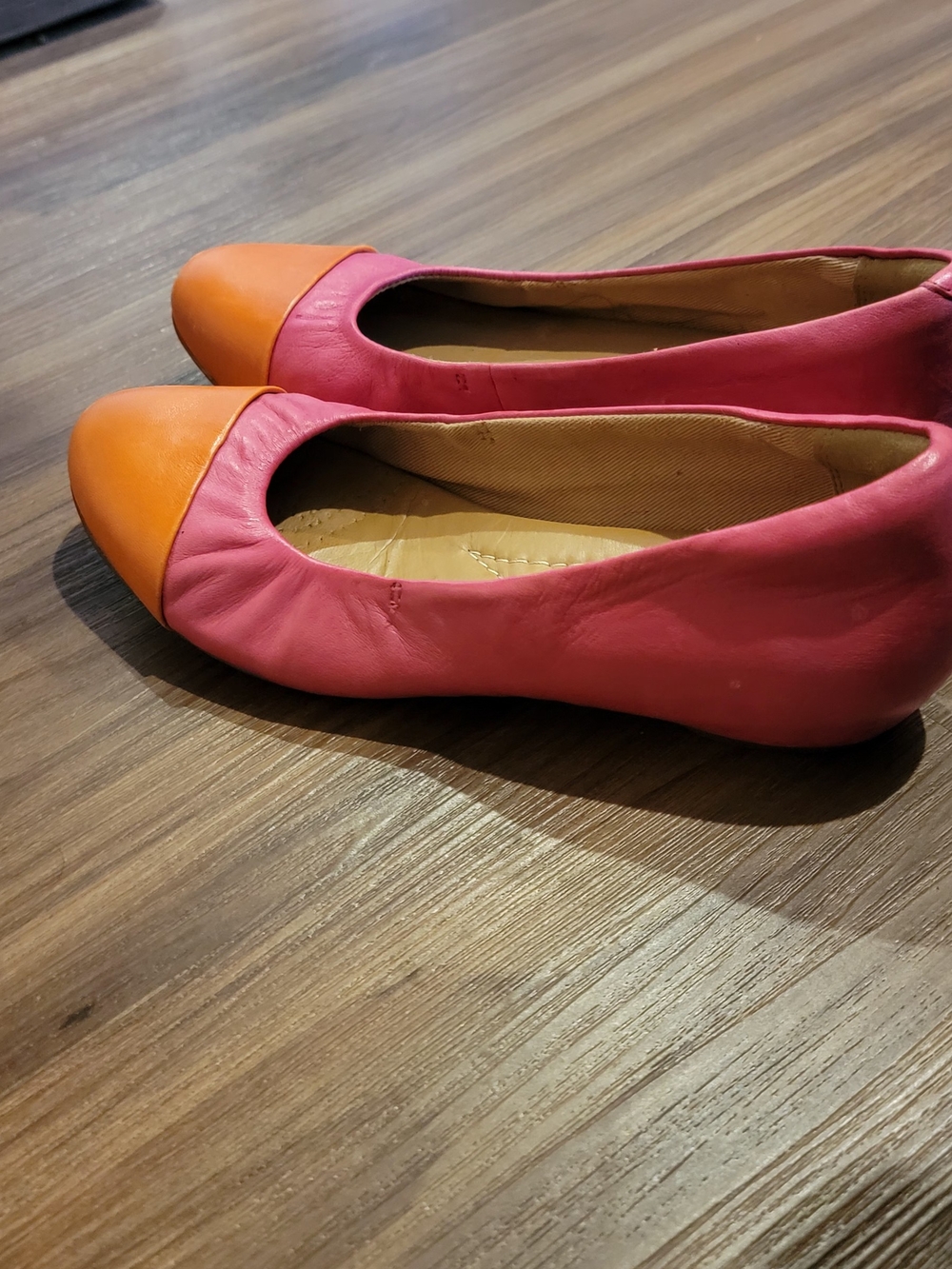 Clarks Two-Tone Pink and Orange Leather Flats - Picture 6 of 8